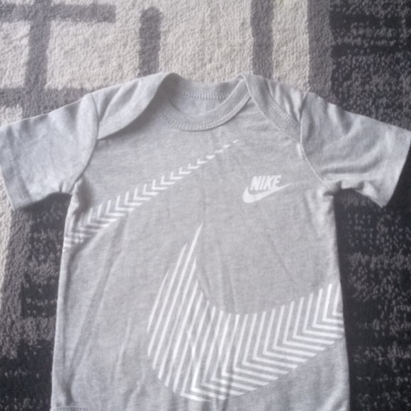 NWOT 3-6M Nike baby onsie. New no tag!!! - Picture 2 of 3